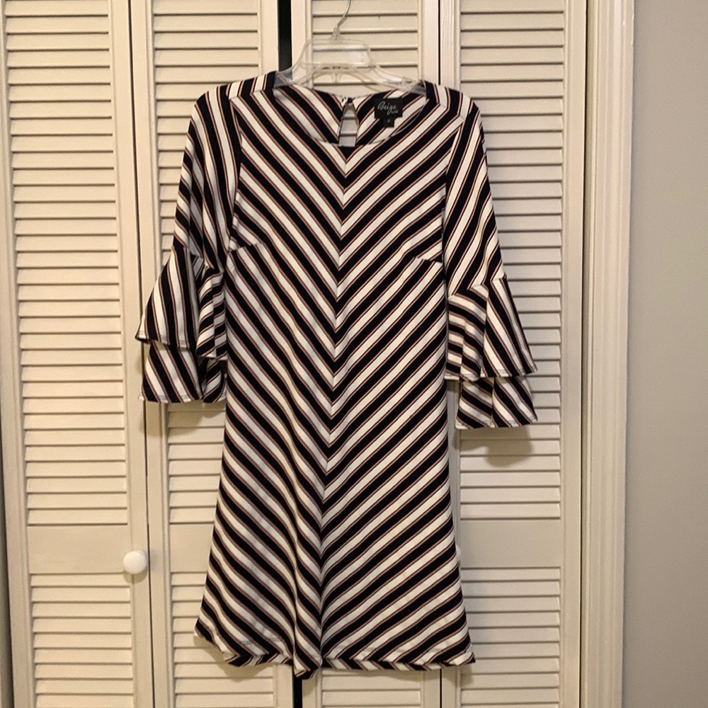 ECI shift dress with ruffle 3/4 length sleeves navy/pink/white size M